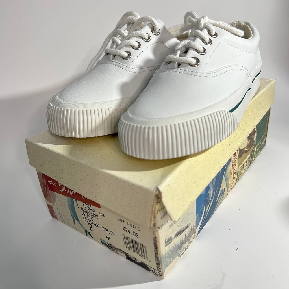 ❤️  Bass White Sneakers ❤️
